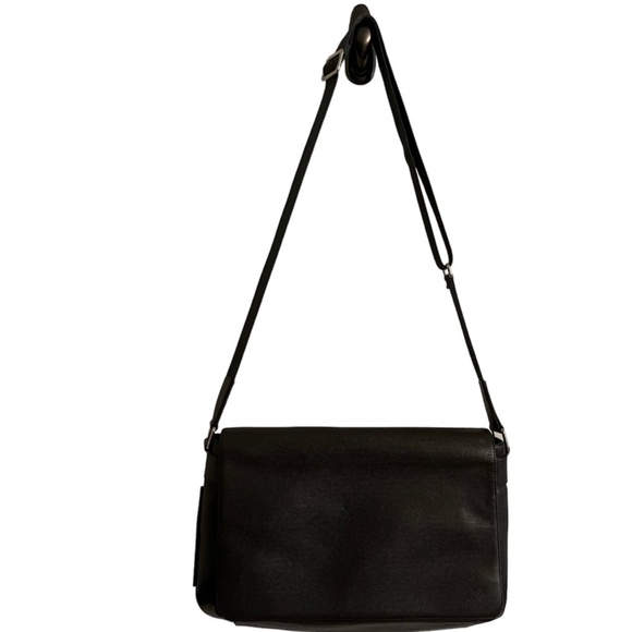 Louis Vuitton Taiga Messenger Bag Black Crossbody Old Money Luxury Maximalist - Picture 2 of 16